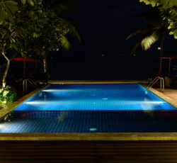 The,swimming,pool,at,night,without,people.